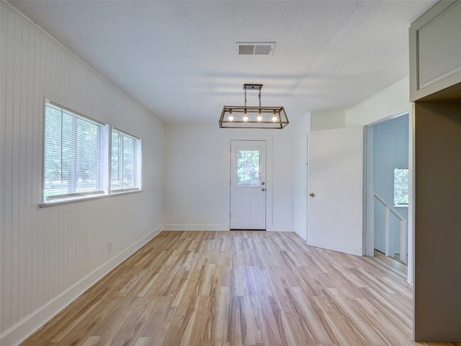 Building Photo - 610 Linden St