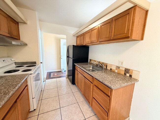 Building Photo - Comfortable 2BD/1BA with water&garbage Included in Santa Rosa