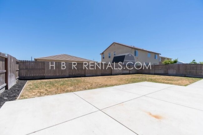 Building Photo - Spacious Elegance: 4-Bedroom with 3.5 Baths in Manteca