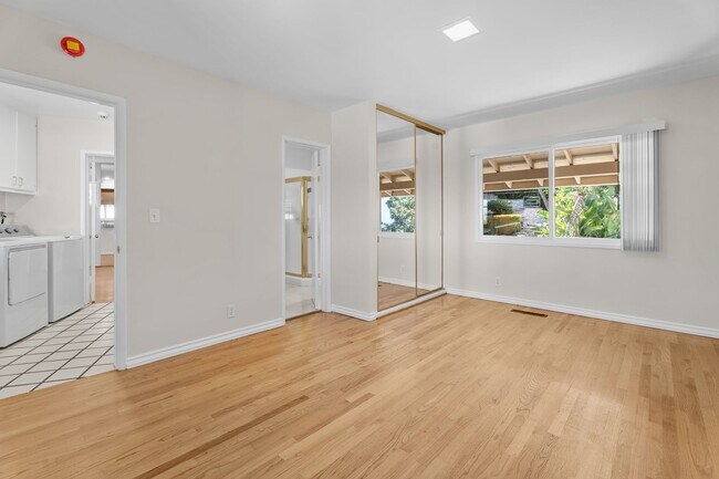 Building Photo - 17 Stallion Rd
