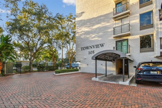 Primary Photo - 105 4th Ave NE