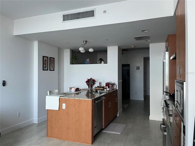 Building Photo - 1208 E Kennedy Blvd