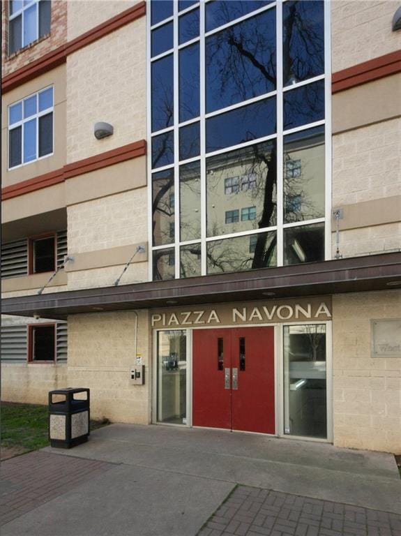 Building Photo - 711 W 26th St