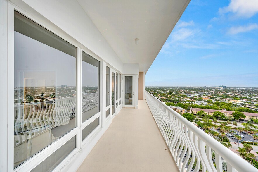 Building Photo - 4020 Galt Ocean Dr