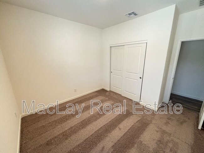 Building Photo - 675 N Crowned Dove Trail