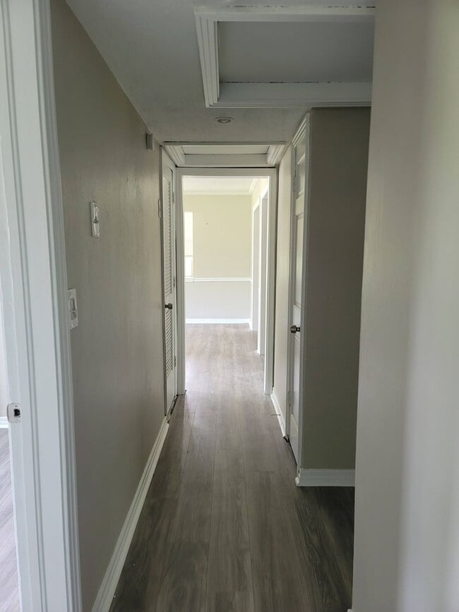 Building Photo - Renovated 3/2 in Cedar HIlls