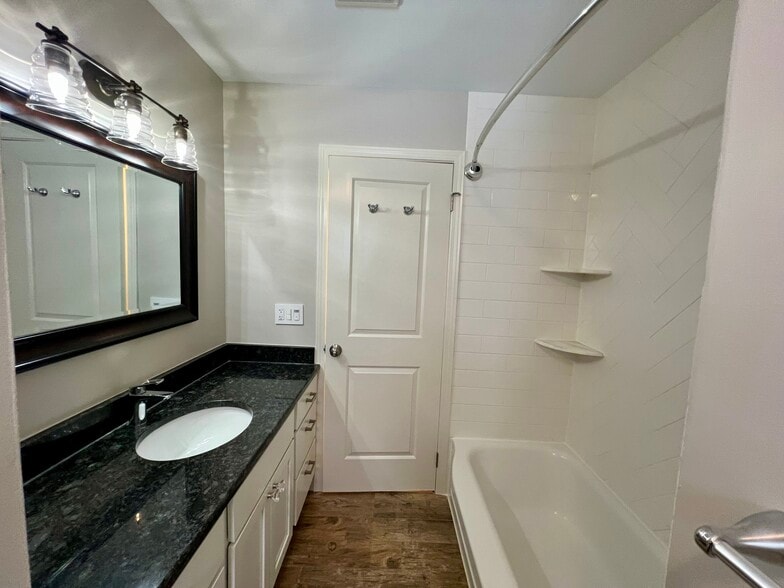 Building Photo - 9768 Lincoln Ct