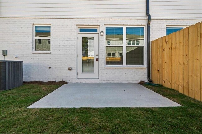 Building Photo - 61 Auburn Wds Dr