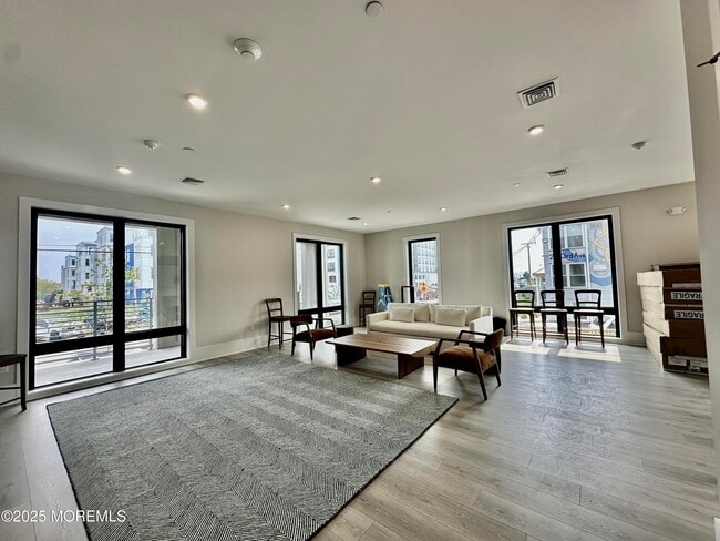Building Photo - 218 3rd Ave