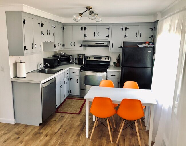 Building Photo - 142 Renfrew Ave