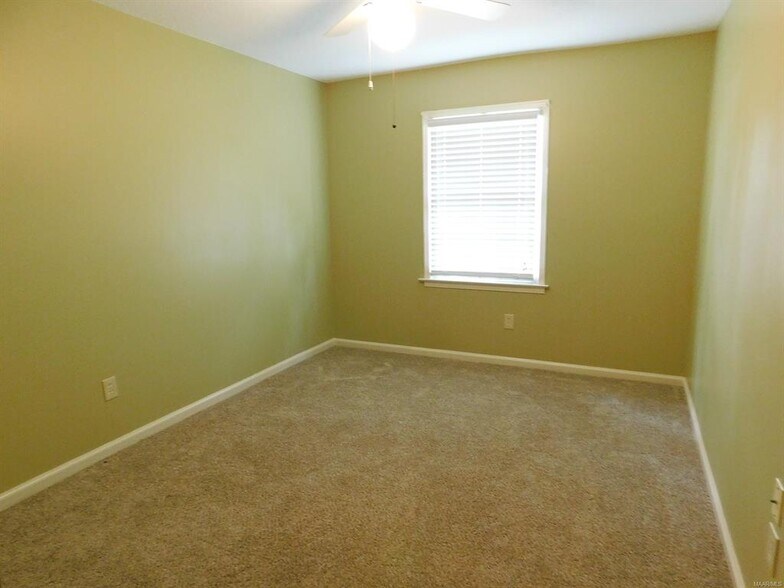 Building Photo - 212 Davors Dr