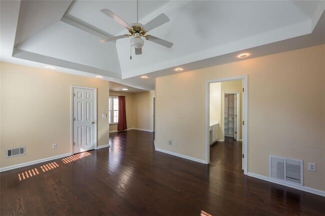 Building Photo - 2433 Gablewood Dr NE