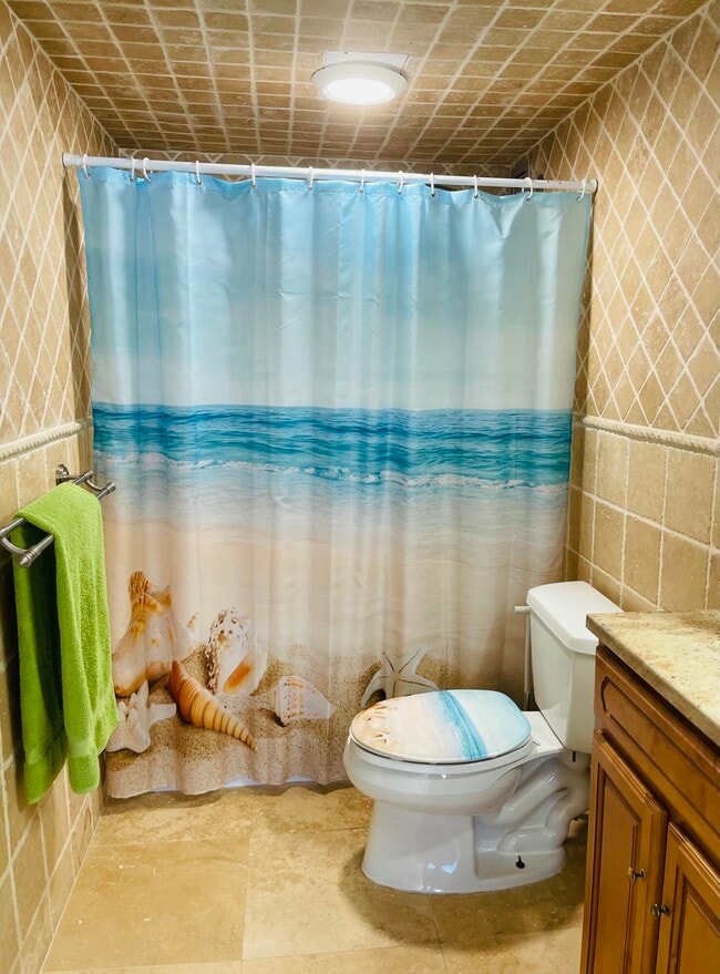 Building Photo - 1237 Hillsboro Mile