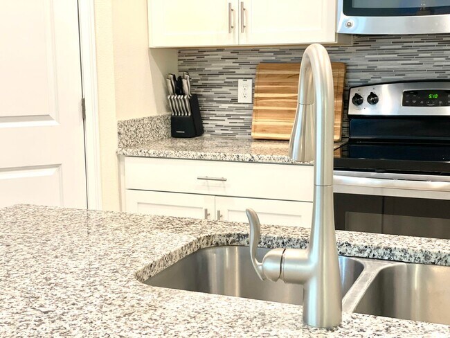 Building Photo - Available Move In 06/01! - Beautiful 3 Bed...