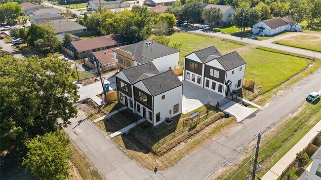 Building Photo - 4202 Kewanee St