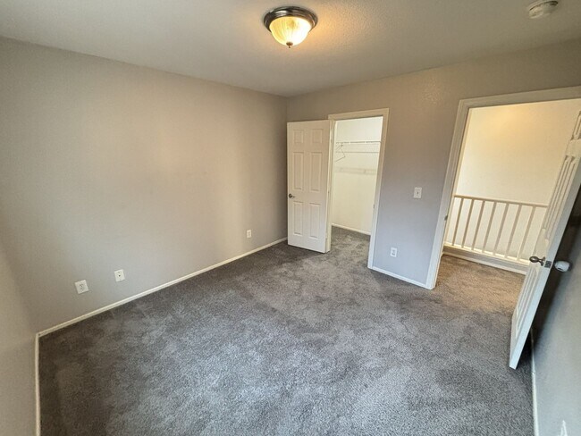 Building Photo - Gorgeous 3Bed/2.5Bath/2Car, 2-Story Home located in Spring Valley