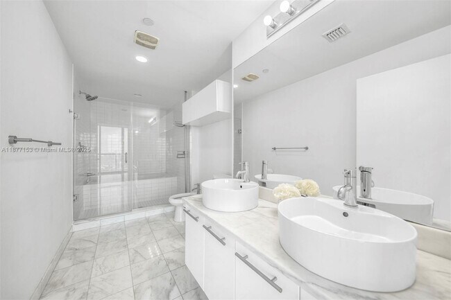 Building Photo - 888 Biscayne Blvd