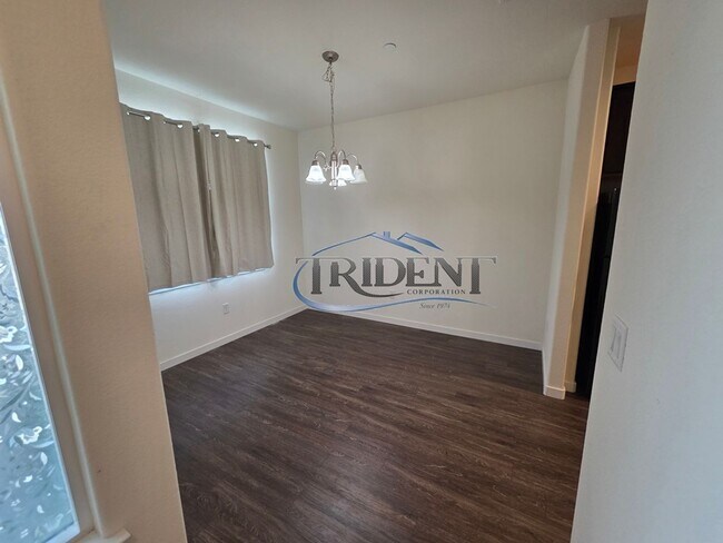 Building Photo - 2062 River Rock Dr