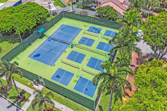 Building Photo - 683 Pelican Way