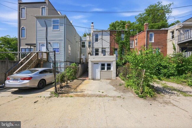Building Photo - 924 Euclid St NW