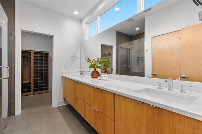 Building Photo - 7813 Mullen Dr