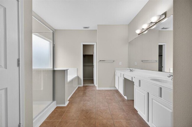 Building Photo - 15411 Redbud Dale Ct