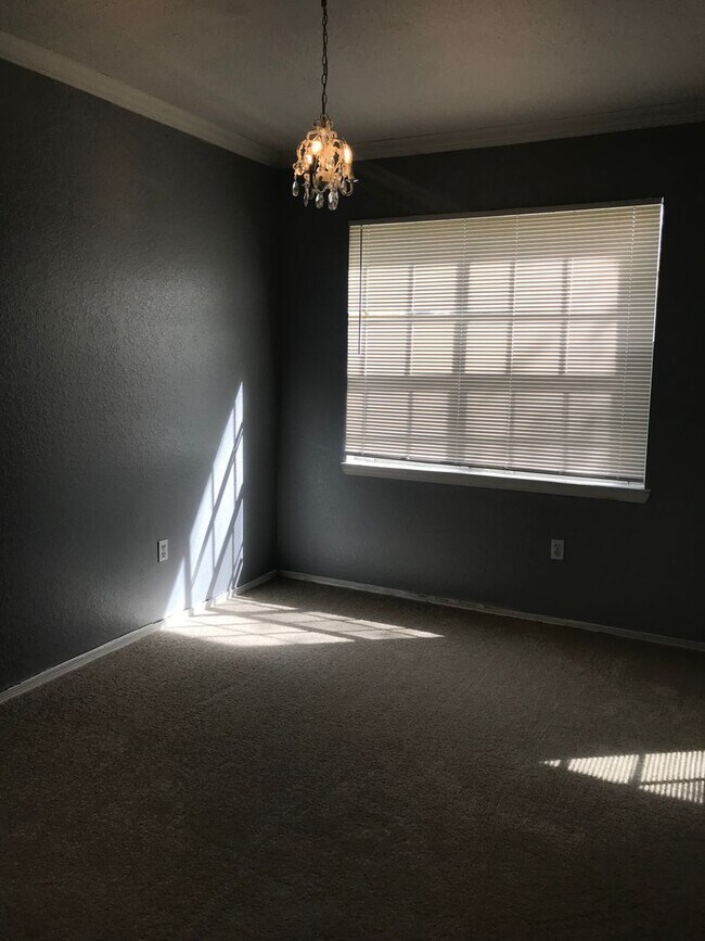 Building Photo - 2586RTJ.Madison 1110(100)