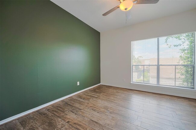 Building Photo - 10176 Oakberry St