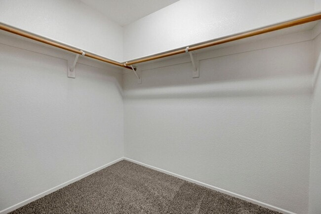 Building Photo - Adorable 2 story in the Northwest! Fresh paint and new carpet!