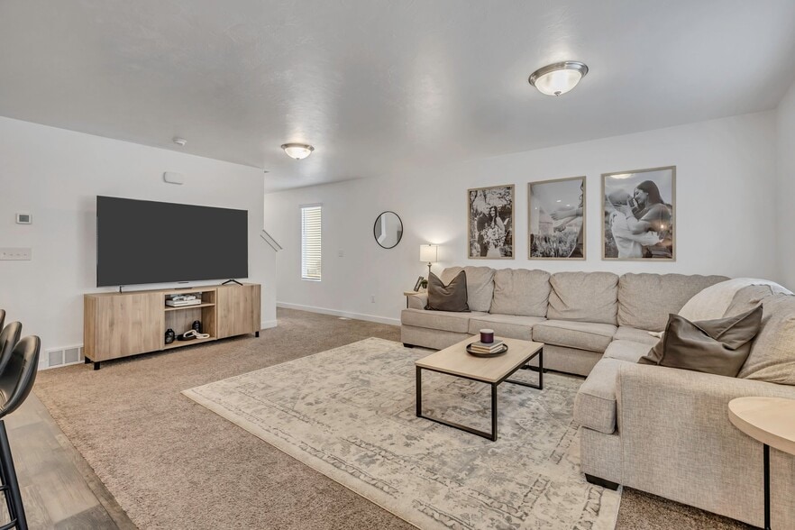 Building Photo - 5176 W Duet Dr