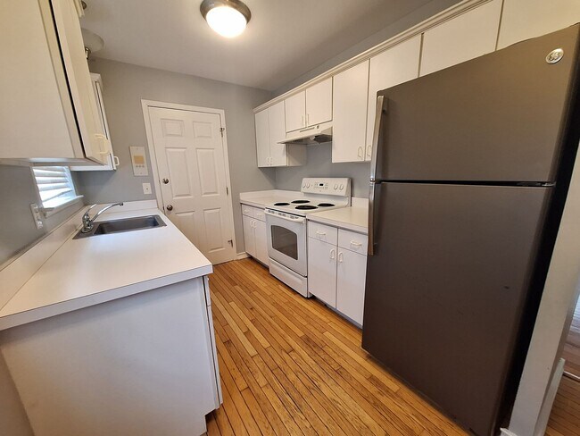 Building Photo - Charming Rochester Condo