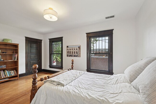 Building Photo - Beautiful Historic 4BR/3BA Gem | Hillsboro...