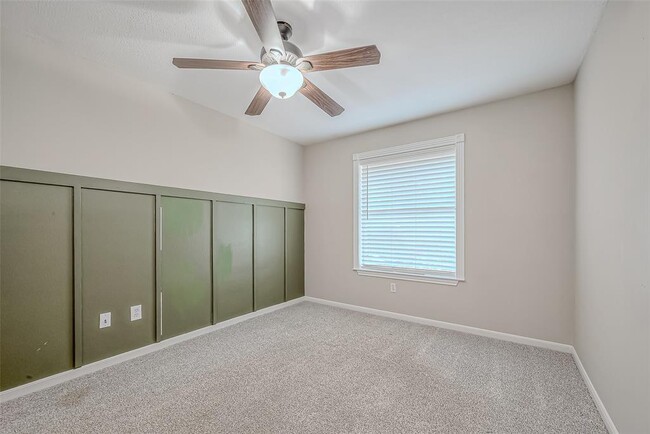 Building Photo - 7135 Woodland Oaks
