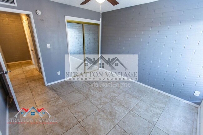 Building Photo - 1828 W Tuckey Ln