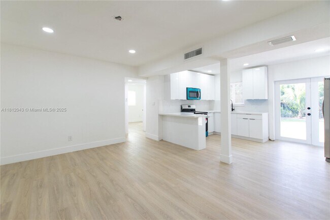 Building Photo - 1167 NW 9th Ave