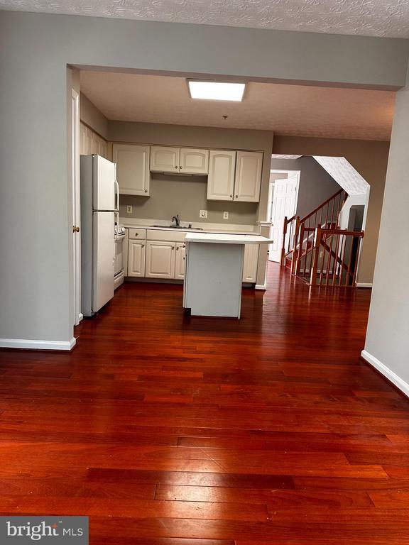 Building Photo - 2722 Thornbrook Ct
