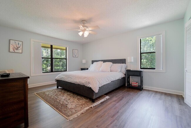 Building Photo - 13095 Belhaven Ct