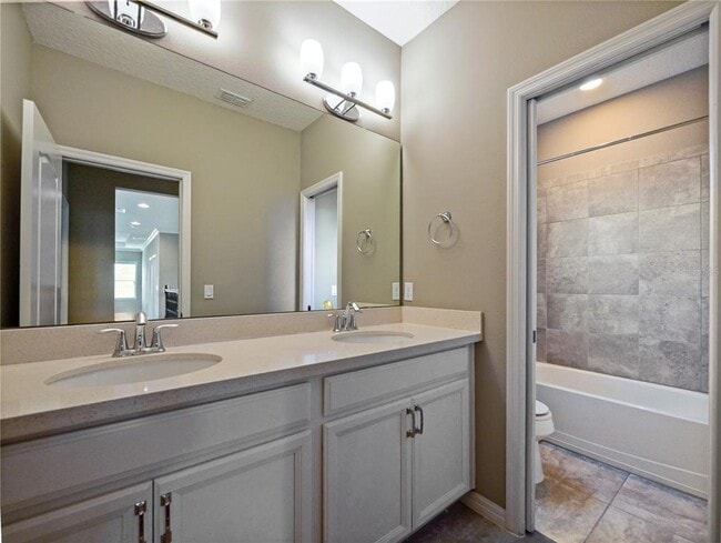 Building Photo - 1115 Estancia Wds Lp