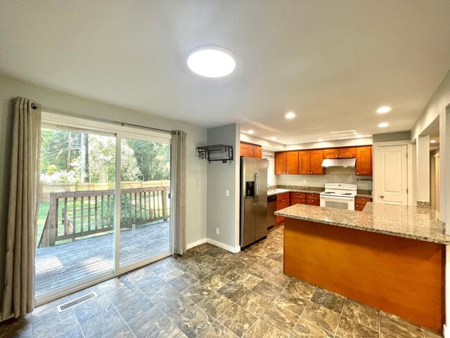 Building Photo - SIlverlake SFH with AC for rent