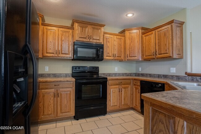 Building Photo - 715 Derek Ct