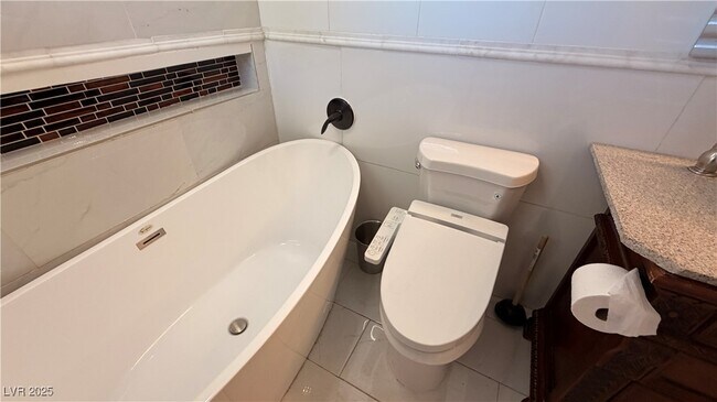 Building Photo - 1819 S Beverly Way