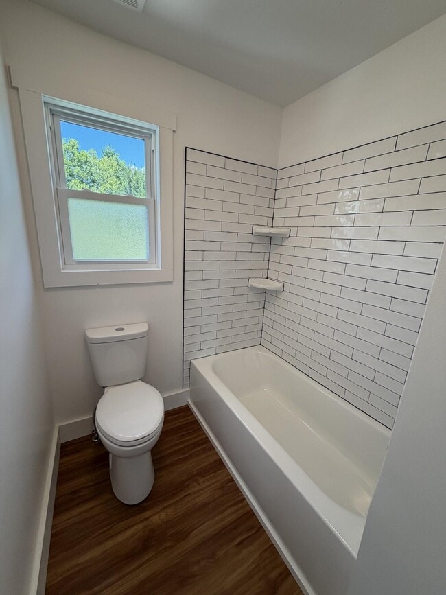 Building Photo - 721 Wayland Dr