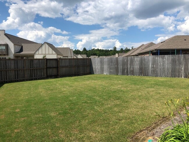 Building Photo - Beautiful Brick Home in Mimms Trail