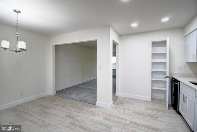 Building Photo - 87 Meadowlark Ave