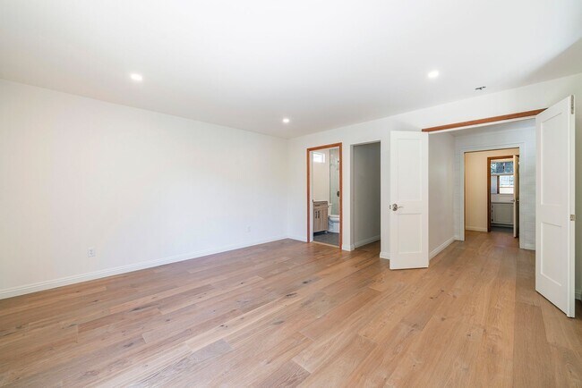 Building Photo - Beautifully Renovated Woodland Hills Home