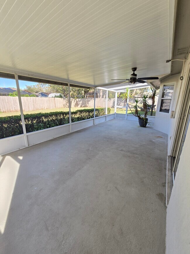 Building Photo - 3543 Diamond Terrace