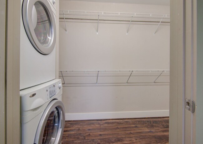 Building Photo - COMING SOON! Affordable Comfort: 1BR/1BA C...