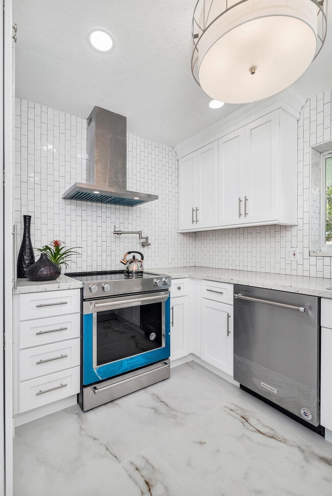 Building Photo - 331 Tequesta Dr