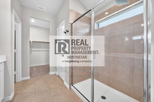 Building Photo - 2501 Real Quiet Dr