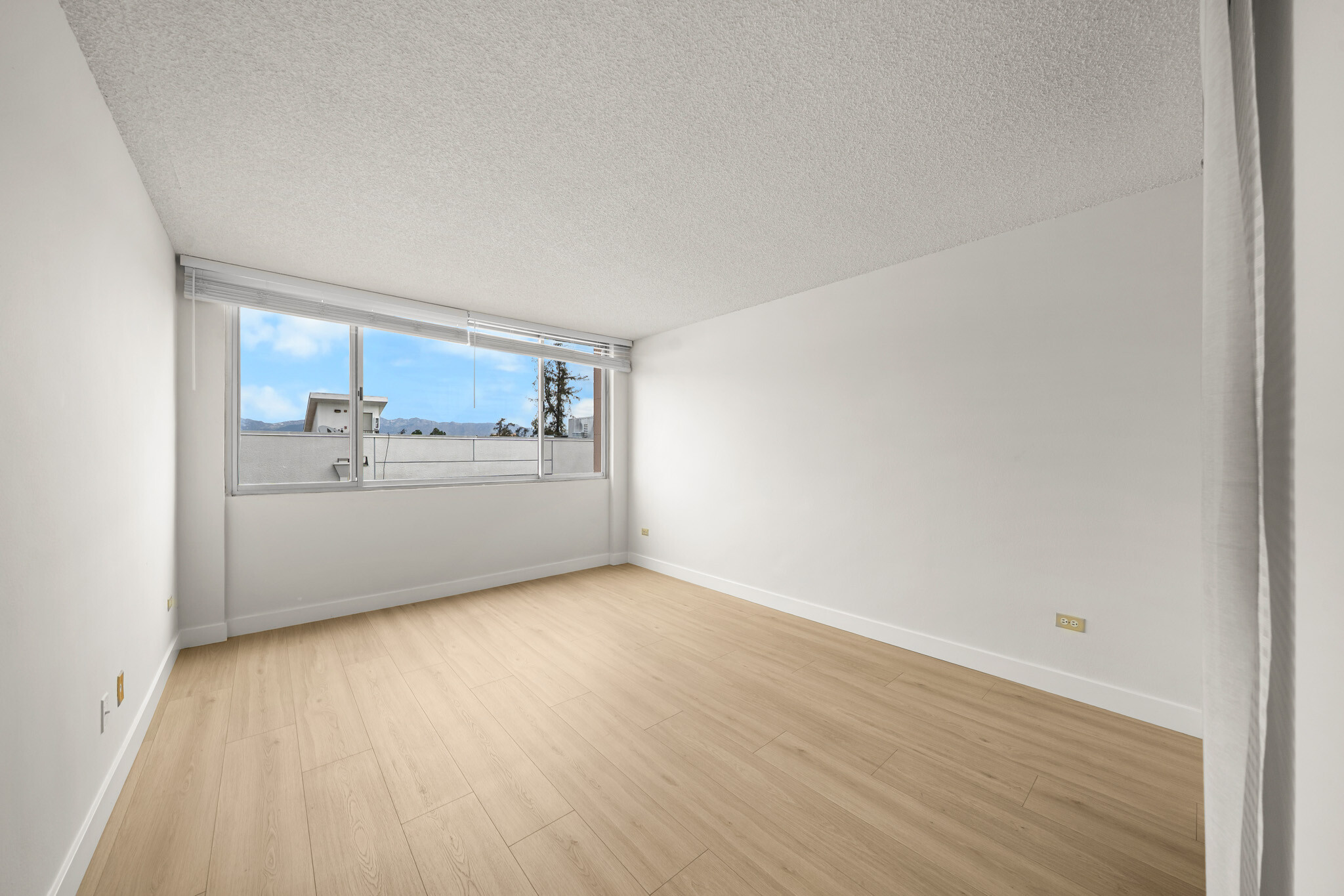 Building Photo - 421 S La Fayette Park Pl